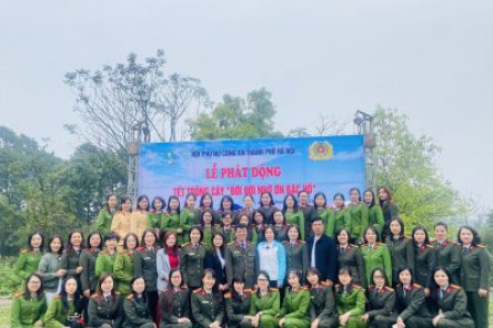 HỘI PHỤ NỮ CÔNG AN TP: DÂNG HƯƠNG BÁO CÔNG, PHÁT ĐỘNG TẾT TRỒNG CÂY VÀ TUYÊN TRUYỀN PHÁP LUẬT CHO PHỤ NỮ DÂN TỘC THIỂU SỐ HUYỆN BA Vì