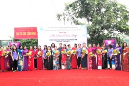 Quận Ba Đình: Ngày hội “áo dài ven sông” đến với nữ lao động nhập cư