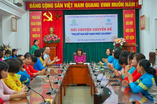 Nói chuyện chuyên đề “Phụ nữ vun đắp hạnh phúc gia đình”