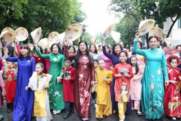 Đồng diễn áo dài “Phụ nữ Thủ đô - hội nhập phát triển”