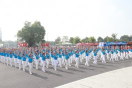 Long Biên: Hơn 700 phụ nữ tưng bừng trong Lễ hội Áo dài và đồng diễn dân vũ chào mừng 20 năm thành lập quận