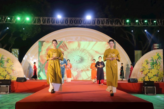 Ấn tượng lễ hội áo dài “Hương sắc Hoàng Mai”