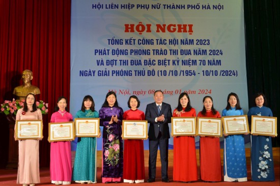 Phụ nữ Thủ đô thực hiện 1.200 đoạn đường, tuyến phố nở hoa kiểu mẫu