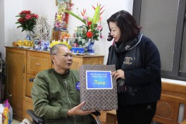 Hội LHPN Hà Nội thăm hỏi, tặng quà Tết tri ân người có công nhân dịp Tết Giáp Thìn 2024