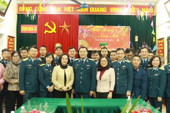 Hội LHPN Hà Nội thăm và chúc Tết cán bộ, chiến sĩ Sư đoàn Phòng không 361