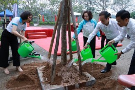 Phát động Tết trồng cây “Phụ nữ vun trồng tương lai” Xuân Giáp Thìn 2024 Các cấp Hội Phụ nữ quận Long Biên phấn đấu trồng gần 800 cây xanh, cây hoa và cây ăn trái