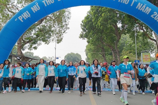Hơn 300 vận động viên tham gia Giải đi bộ phụ nữ Thủ đô khỏe - đẹp” lần thứ I