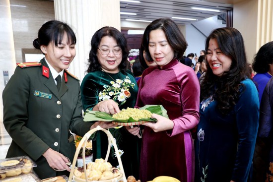 Đa dạng trải nghiệm tại “Ngày hội văn hóa phụ nữ quận Tây Hồ“