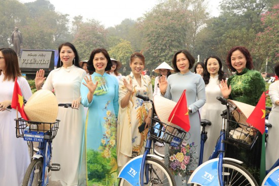 Mỗi lần thấy áo dài, là tự hào muốn nói “Tôi là người Việt Nam”