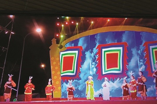 Nữ nghệ nhân tuồng cổ say mê việc Hội