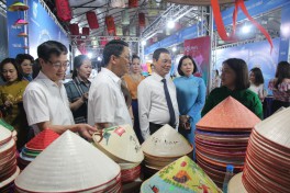 Khai mạc