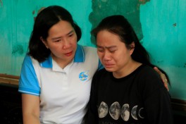 Hội LHPN Hà Nội: Thăm hỏi, chia sẻ với gia đình 3 cháu nhỏ tử vong do sập tường tại huyện Ba Vì
