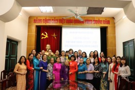 Hội LHPN quận Hoàn Kiếm: Gặp mặt, tặng quà cán bộ Hội, phụ nữ là thương binh, thân nhân liệt sỹ