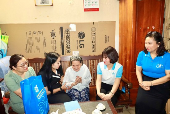 Hội LHPN TP Hà Nội thăm, tặng quà tri ân thương bệnh binh và mẹ, vợ liệt sĩ