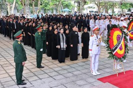 Đoàn đại biểu các tầng lớp phụ nữ kính viếng Tổng Bí thư Nguyễn Phú Trọng