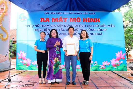 Phụ nữ Cầu Giấy tham gia xây dựng Khu di tích lịch sử văn hóa kiểu mẫu thực hiện Quy tắc ứng xử nơi công cộng