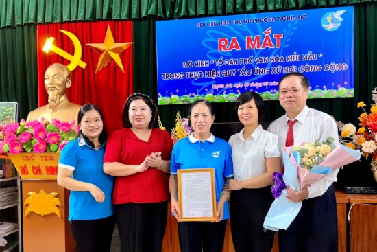 Phường Nghĩa Đô, quận Cầu Giấy: Ra mắt mô hình phụ nữ tham gia xây dựng tổ văn hóa kiểu mẫu