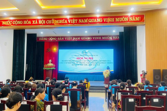 200 hội viên, phụ nữ được tập huấn kiến thức về phát triển kinh tế tập thể, hợp tác xã