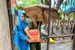 Cán bộ, hội viên phụ nữ Thủ đô phát huy tinh thần “tương thân, tương ái” trong bão số 3