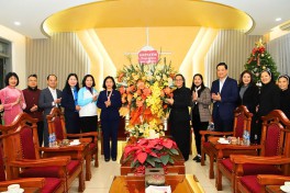 Hội LHPN Việt Nam - Hội LHPN Hà Nội: Thăm, chúc mừng nhân dịp Lễ Giáng sinh năm 2024