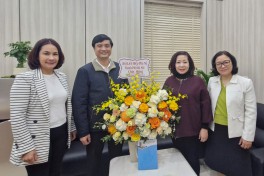 Hội LHPN Hà Nội thăm, chúc mừng Chi cục dân số Hà Nội nhân kỷ niệm 63 năm ngày Dân số Việt Nam