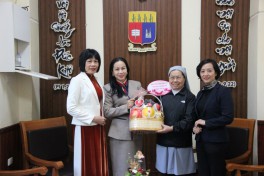 Hội LHPN Hà Nội: Thăm, chúc mừng Giáng sinh các cơ sở tôn giáo