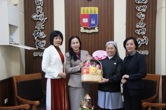 Hội LHPN Hà Nội: Thăm, chúc mừng Giáng sinh các cơ sở tôn giáo