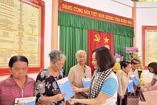 Phụ nữ Thủ đô trao đổi kinh nghiệm xây dựng nông thôn mới tại các tỉnh miền Tây Nam Bộ