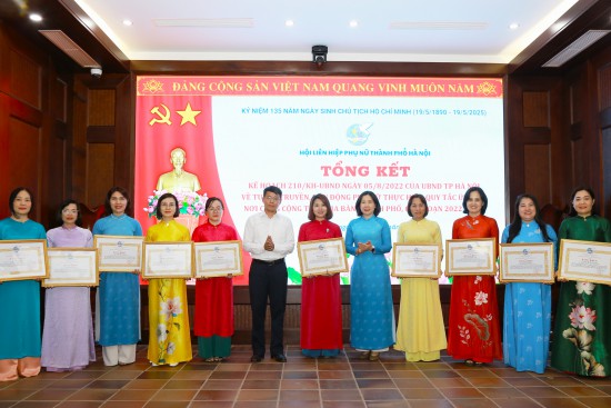 Biểu dương điển hình tiêu biểu Phụ nữ Thủ đô làm theo lời Bác