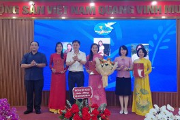 Hội LHPN phường Vĩnh Tuy công bố các quyết định về thành lập Hội LHPN phường
