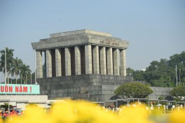 Hội LHPN Hà Nội dâng hương tưởng niệm anh hùng liệt sĩ, viếng Lăng Chủ tịch Hồ Chí Minh hướng tới Đại hội Phụ nữ Thành phố lần thứ XVII