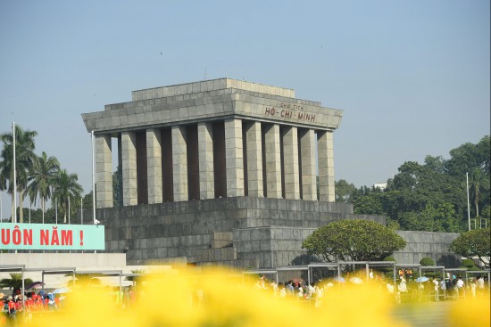 Hội LHPN Hà Nội dâng hương tưởng niệm anh hùng liệt sĩ, viếng Lăng Chủ tịch Hồ Chí Minh hướng tới Đại hội Phụ nữ Thành phố lần thứ XVII