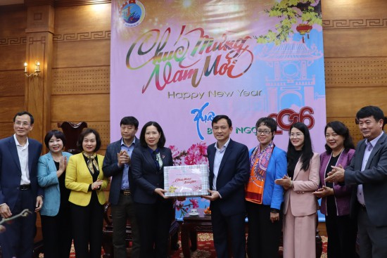 Hội LHPN Hà Nội thăm, chúc Tết Sư đoàn Phòng không 361 và các đơn vị trực thuộc