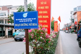 Những tuyến đường nở hoa nhờ bàn tay phụ nữ Thủ đô