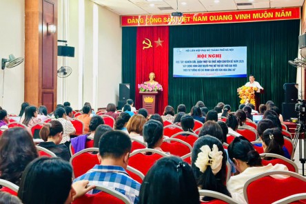 Phụ nữ Thủ đô học tập chuyên đề gắn tư tưởng của Hồ Chí Minh với văn hóa ứng xử