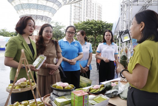 Cán bộ, hội viên phụ nữ Thủ đô: Thông thái trong tiêu dùng số