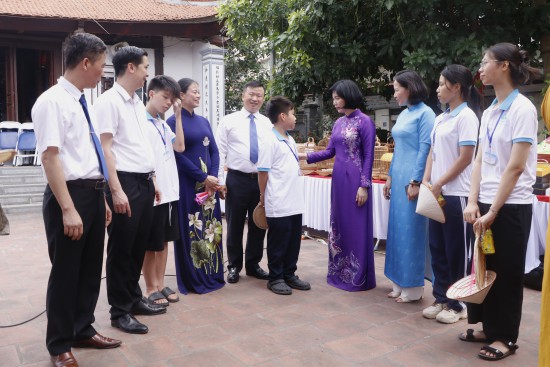 Mẹ cùng con đỡ đầu chắp cánh ước mơ
