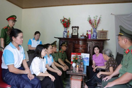 Các cấp Hội LHPN Hà Nội: Gần 1,3 tỷ đồng chăm lo người có công trong dịp kỷ niệm Ngày Thương binh – Liệt sĩ