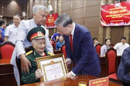 Đẩy mạnh tuyên truyền việc trao tặng Huy hiệu 80 năm tuổi Đảng trở lên