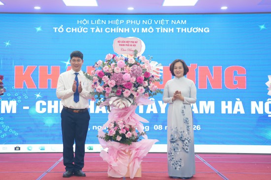 Lãnh đạo Hội LHPN Hà Nội chúc mừng TYM Chi nhánh Tây Nam Hà Nội khai trương hoạt động