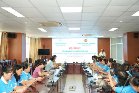 Hội LHPN Hà Nội: Tập huấn công tác đối ngoại và ứng dụng công nghệ thông tin trong hoạt động Hội cho gần 3.200 cán bộ.