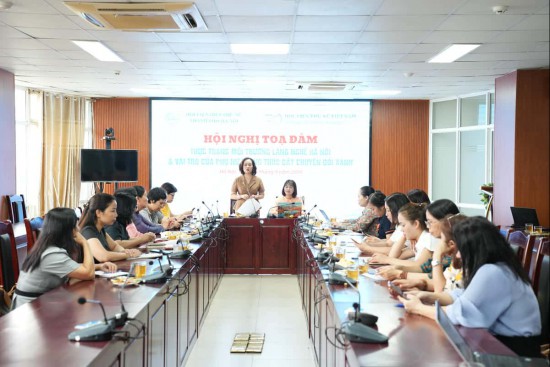 Phụ nữ Hà Nội thúc đẩy chuyển đổi xanh tại các làng nghề