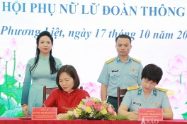 Hội Phụ nữ Lữ đoàn Thông tin 26 và Hội Phụ nữ phường Phương Liệt, TP Hà Nội ký kết giao ước kết nghĩa