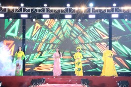 Sôi nổi chương trình văn nghệ rực rỡ sắc hoa của phụ nữ xã Quang Minh